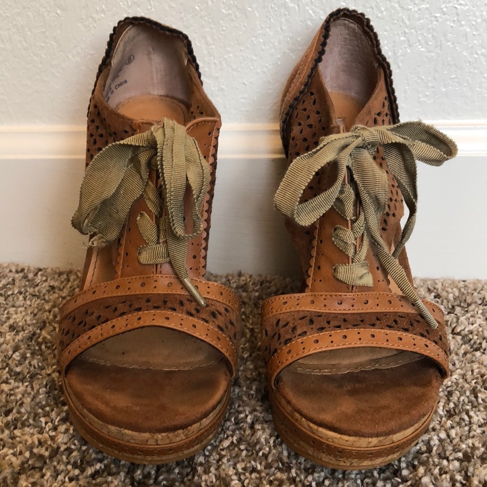 Not Rated Café wedges. Gently used.